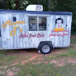 Mama T's Rolling Snack Shack logo