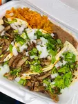Las pekes hot dogs y tacos logo