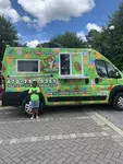 TezzyPooh's Ice Cream logo