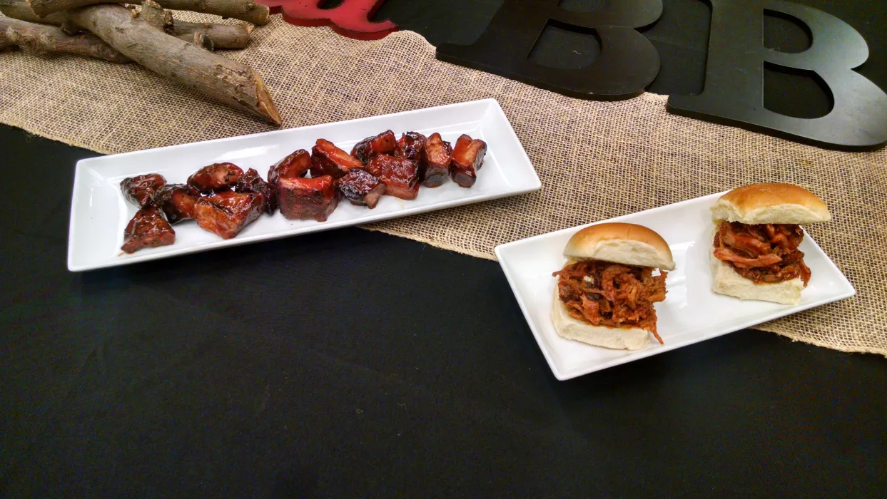 Slow smoked Ribbies (mini rib bites), Pulled Pork &amp; Pulled Chicken Sliders